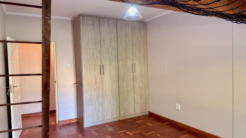 5 Bedroom Property for Sale in Kenridge Western Cape